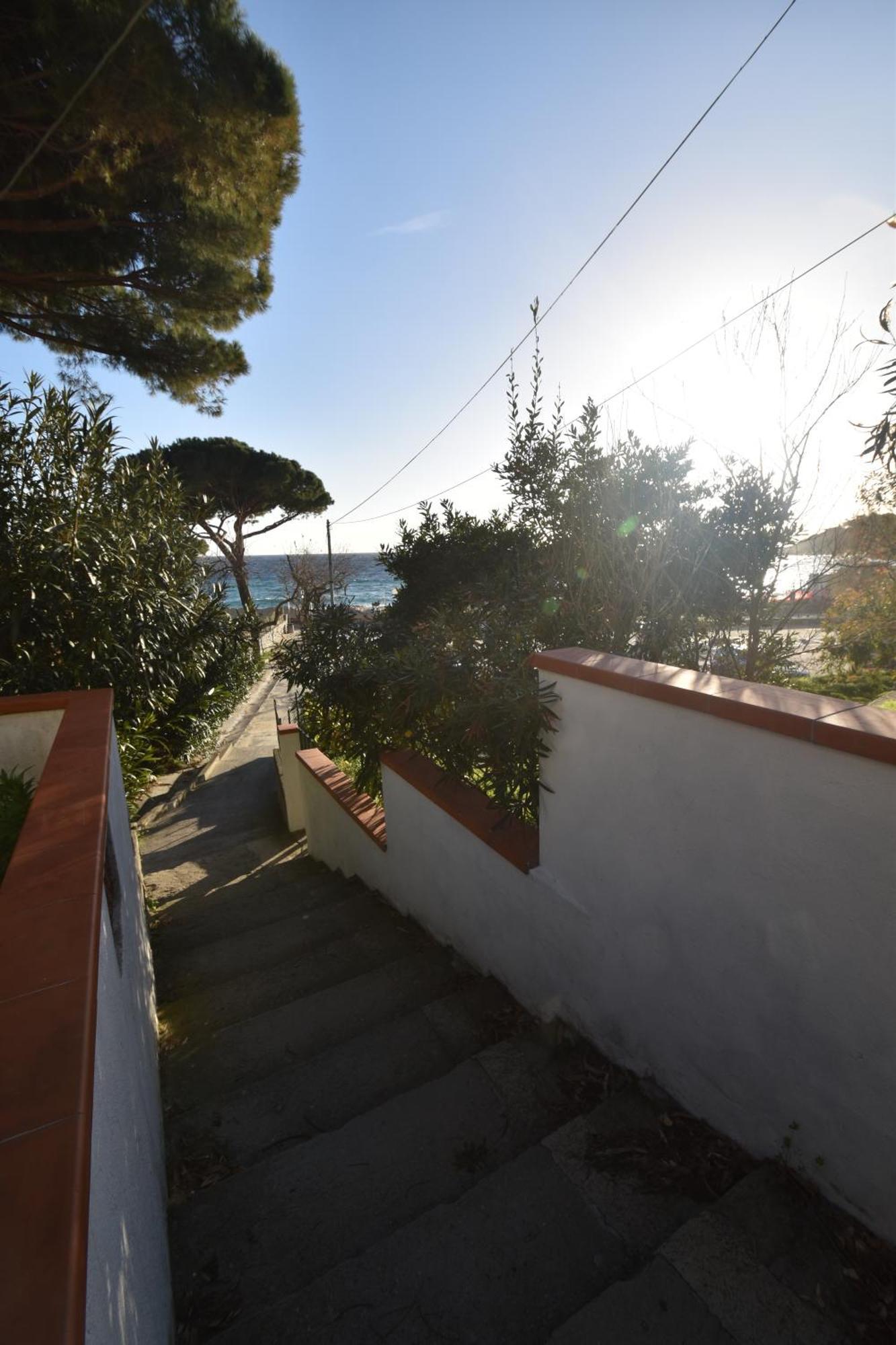 Appartamenti Cavoli - Vista Mare Con Terrazze, Clima E Posti Auto Spiaggia di Cavoli Ngoại thất bức ảnh