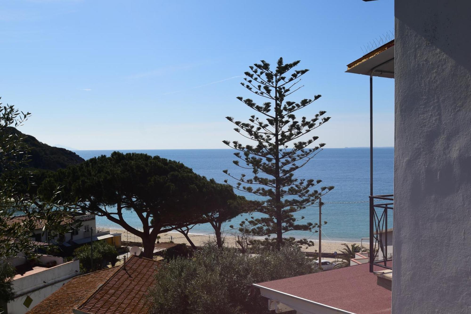 Appartamenti Cavoli - Vista Mare Con Terrazze, Clima E Posti Auto Spiaggia di Cavoli Ngoại thất bức ảnh