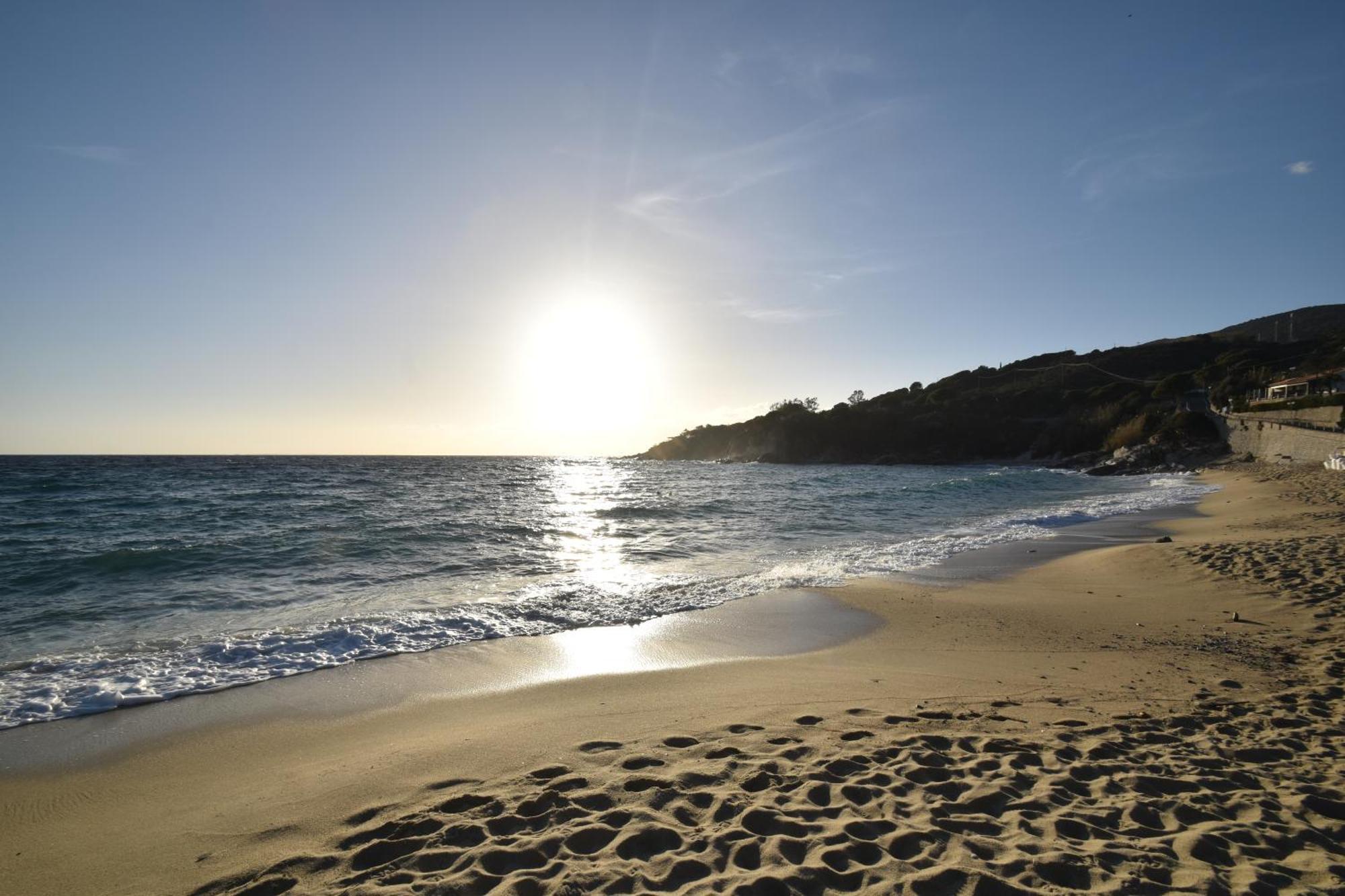 Appartamenti Cavoli - Vista Mare Con Terrazze, Clima E Posti Auto Spiaggia di Cavoli Ngoại thất bức ảnh
