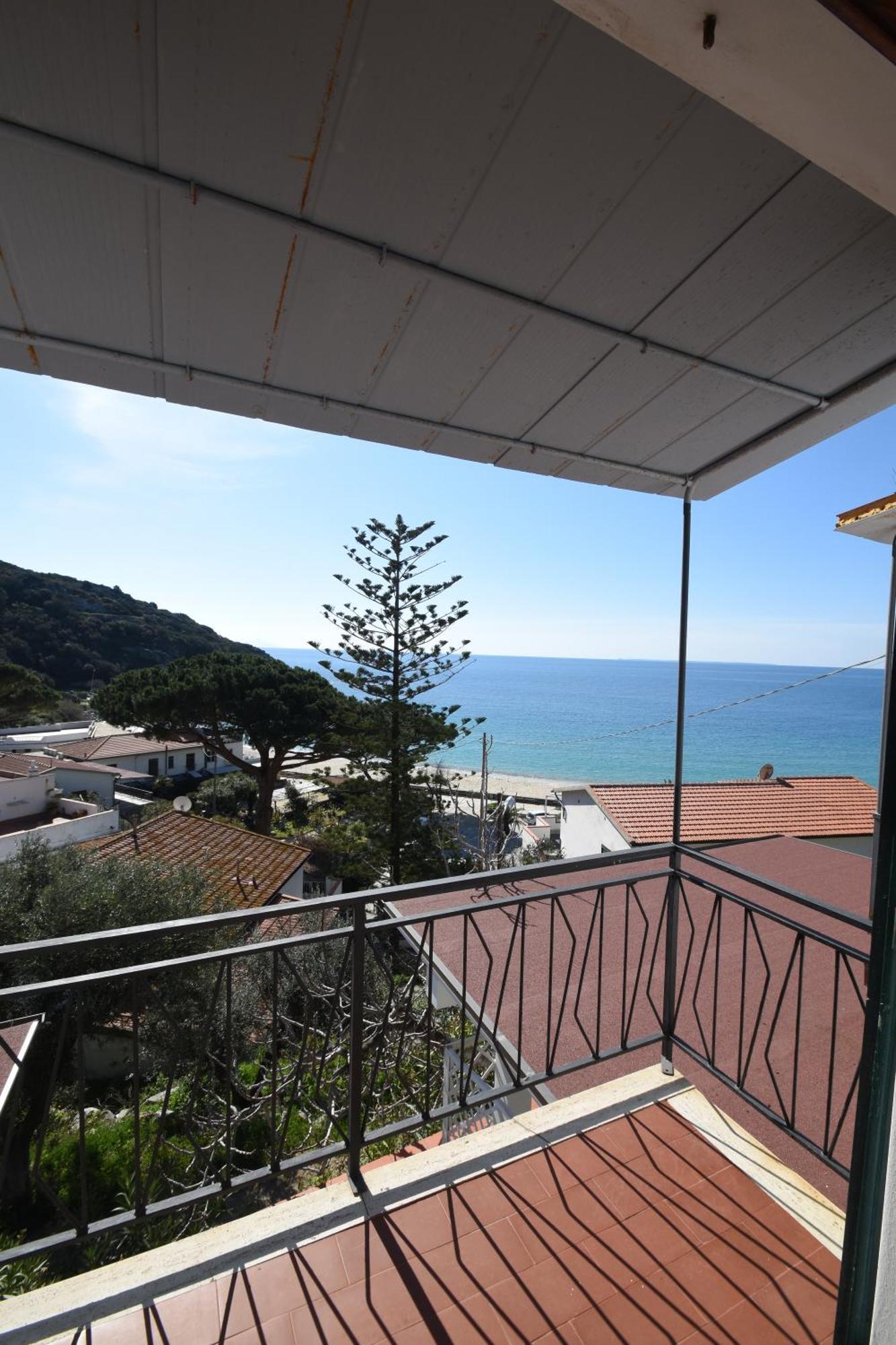 Appartamenti Cavoli - Vista Mare Con Terrazze, Clima E Posti Auto Spiaggia di Cavoli Ngoại thất bức ảnh
